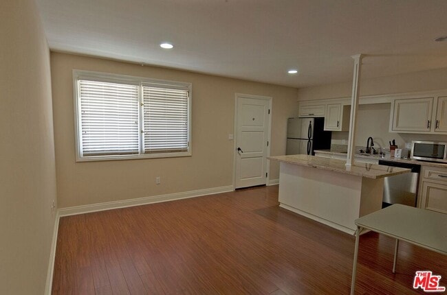 2646 Ellendale Pl in Los Angeles, CA - Building Photo - Building Photo