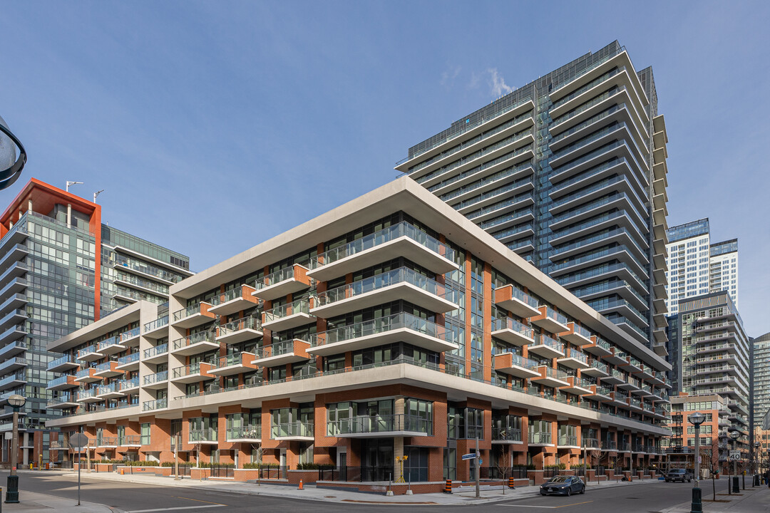 Fortune at Fort York in Toronto, ON - Building Photo