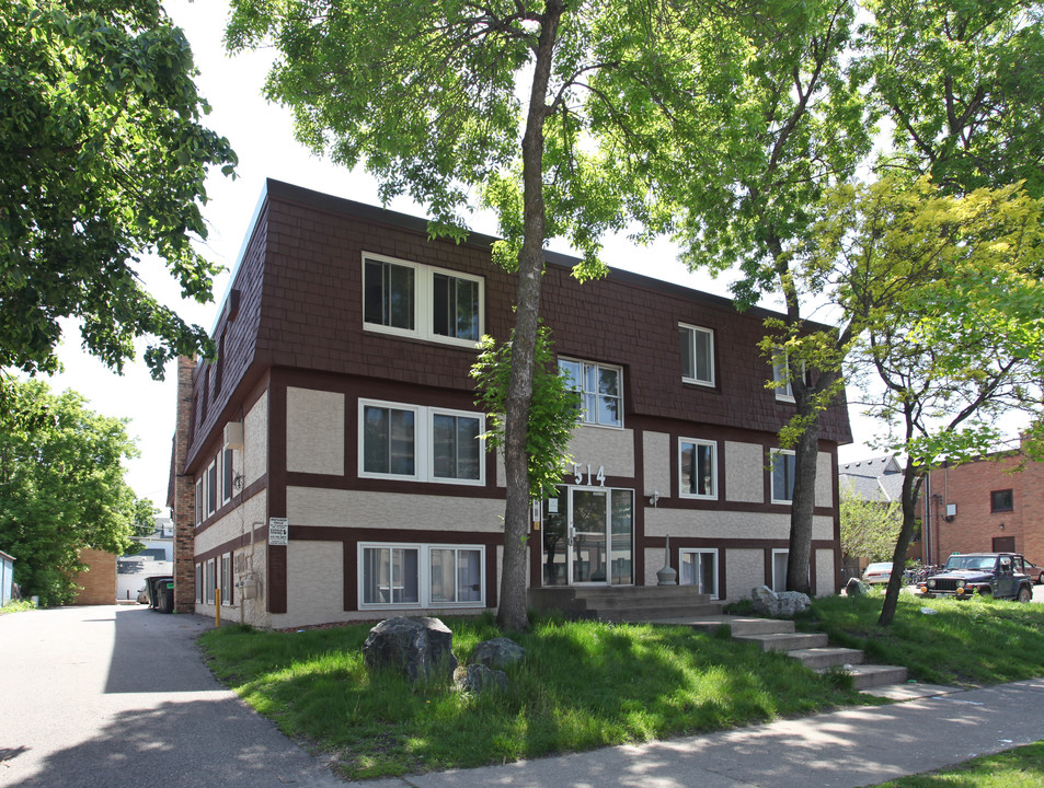 Hedberg Apartments in Minneapolis, MN - Building Photo