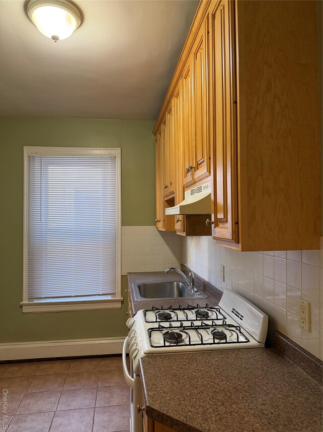 322 Jericho Tpke in Floral Park, NY - Building Photo - Building Photo