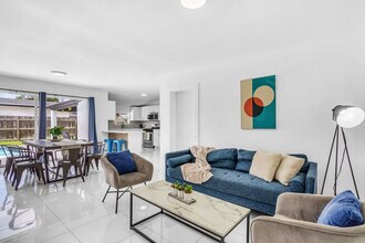 7061 Coolidge St in Hollywood, FL - Building Photo - Building Photo