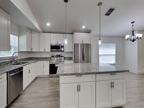 2188 Hawkins Ave in Sanford, FL - Foto de edificio - Building Photo