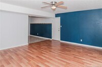 1302 Kienast Dr photo'