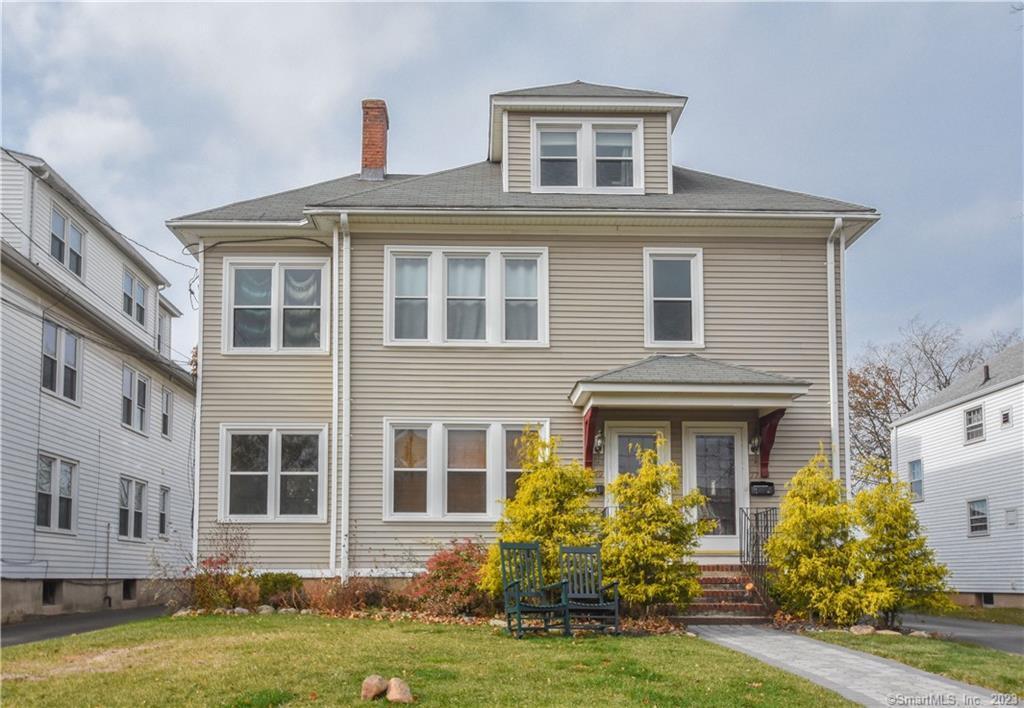 77 Maplewood Ave in West Hartford, CT - Building Photo