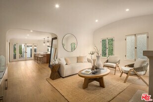 8817 Ashcroft Ave in West Hollywood, CA - Building Photo