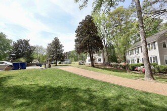 10502 Crowncrest Ct in Richmond, VA - Building Photo - Building Photo