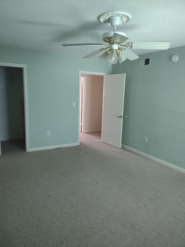 property at 5516 Lakeshore Dr