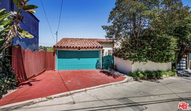 2350 Lyric Ave in Los Angeles, CA - Building Photo - Building Photo