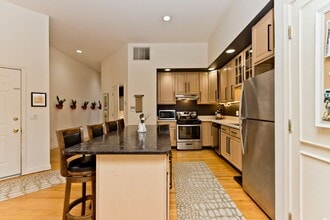 1470 N Milwaukee Ave, Unit 3 in Chicago, IL - Building Photo - Building Photo