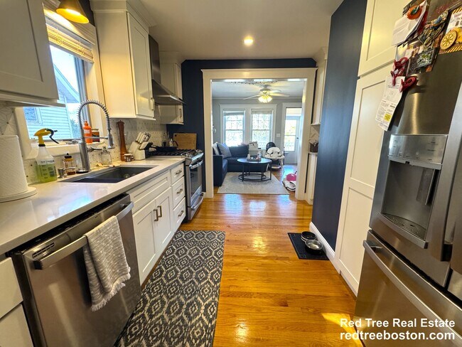 65 Whitford St in Boston, MA - Foto de edificio - Building Photo