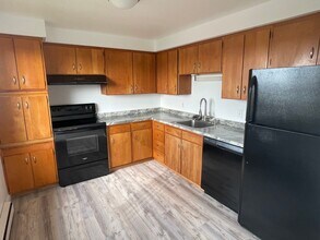 1371 SE 9th Ave in Oak Harbor, WA - Building Photo - Building Photo