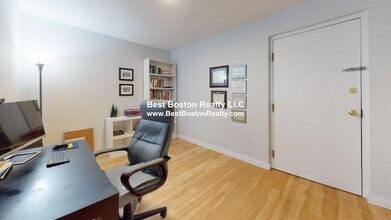 19 Central St in Somerville, MA - Foto de edificio - Building Photo