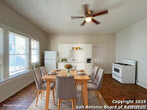 319 Army Blvd in San Antonio, TX - Foto de edificio - Building Photo