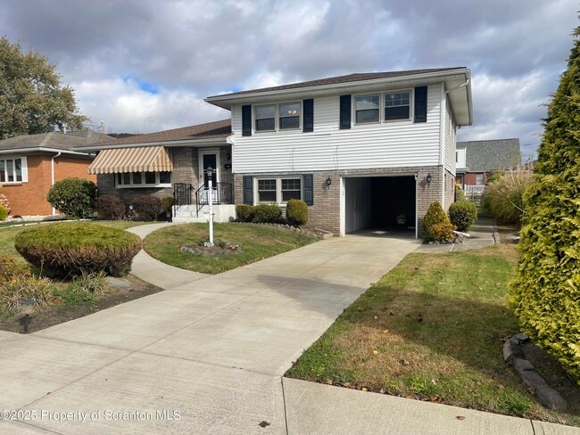 708 Woodmere Ave in Olyphant, PA - Building Photo - Building Photo