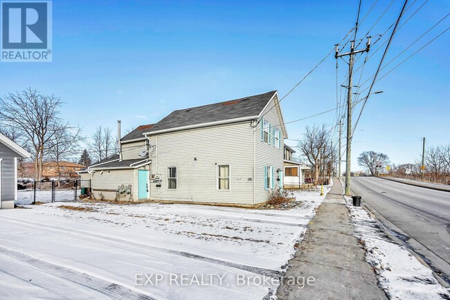 132 Moira St E in Belleville, ON - Building Photo - Building Photo