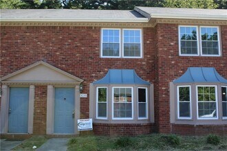 1233 Sweet Pine Dr in Norcross, GA - Building Photo - Building Photo