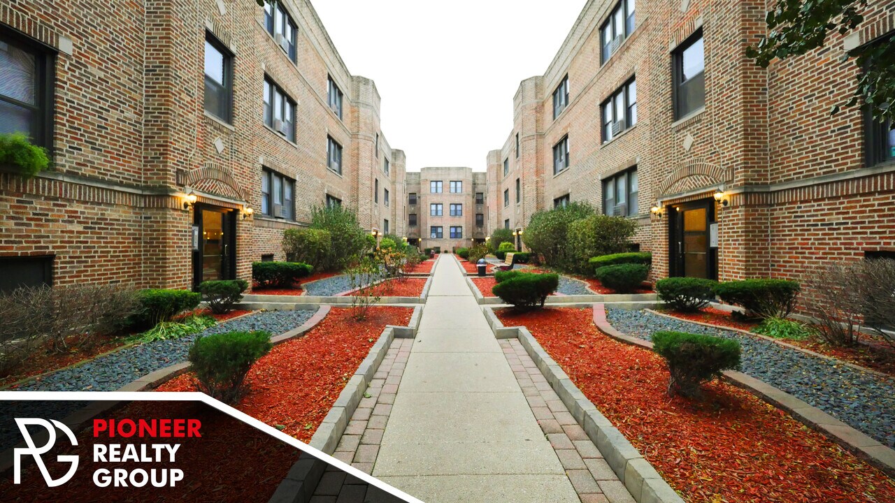 3733 N Pine Grove Ave in Chicago, IL - Foto de edificio
