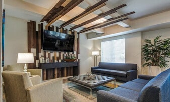 2210 N Glenville Dr in Richardson, TX - Building Photo