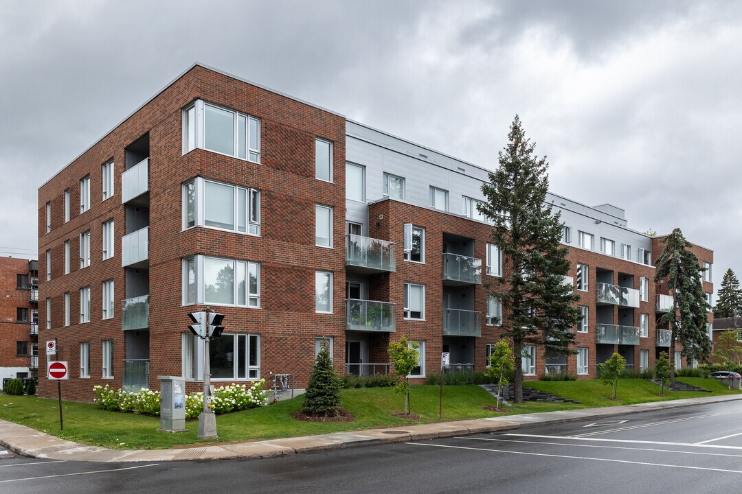 1620 De La Côte-Vertu Boul in St. Laurent, QC - Building Photo