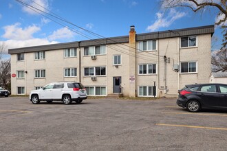 Harriet Avenue Villas in Minneapolis, MN - Building Photo - Building Photo