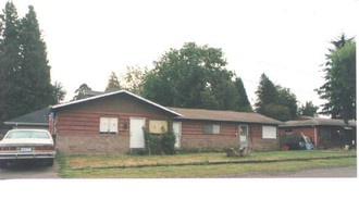 9400-9600 SE 41st Ave in Milwaukie, OR - Building Photo
