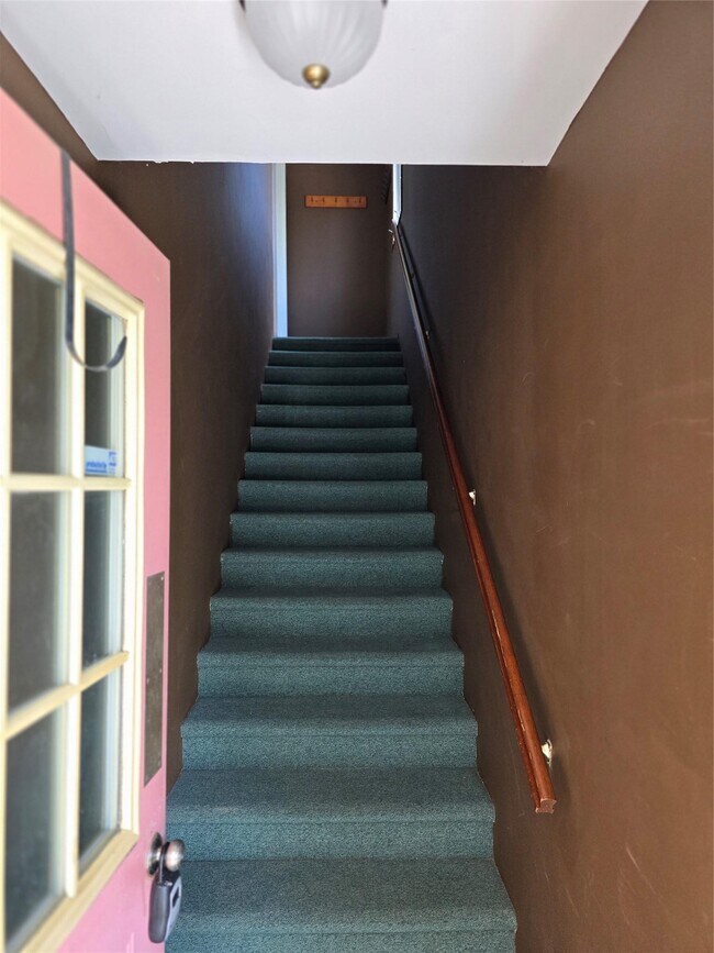 49 Wendy Dr in Farmingville, NY - Building Photo - Building Photo