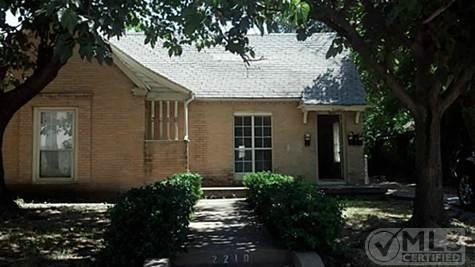 2208 N Fitzhugh Ave in Dallas, TX - Building Photo