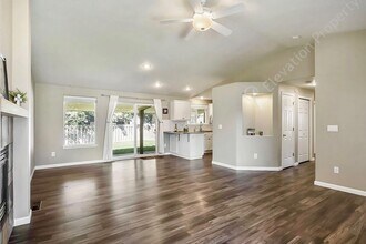 759 NE Nickernut Ave in Redmond, OR - Building Photo - Building Photo