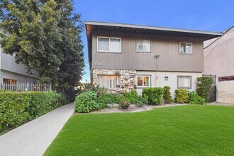 6743 Whitsett Avenue in North Hollywood, CA - Foto de edificio - Building Photo