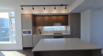 13725 George Jct in Surrey, BC - Building Photo - Building Photo