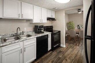 Archway Apartments in Riverdale, GA - Building Photo - Building Photo