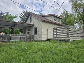 4037 Vine Ave SE in Cedar Rapids, IA - Building Photo - Building Photo