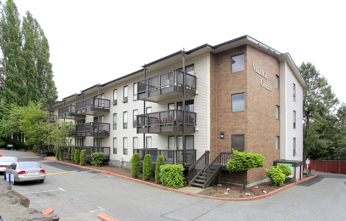 Village Green Apartments in Kent, WA - Building Photo