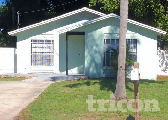 9304 N Elmer St in Tampa, FL - Foto de edificio - Building Photo