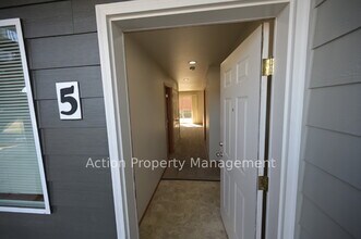 1312 Campbell Ave in Port Angeles, WA - Building Photo - Building Photo