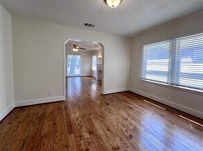 1107 Mountain Lake Rd in Dallas, TX - Building Photo - Building Photo