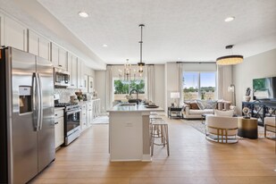 6385 Hamilton Woods Blvd S in Westerville, OH - Building Photo