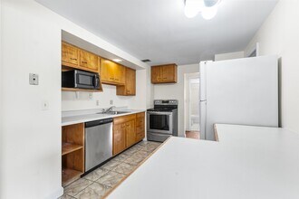 50 Tuttle St in Wakefield, MA - Building Photo - Building Photo