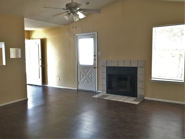2107 Dickens Dr in Killeen, TX - Building Photo - Building Photo