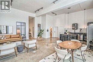 36 Geary Ave in Toronto, ON - Building Photo