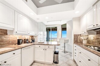 7225 Pelican Bay Blvd in Naples, FL - Building Photo - Building Photo