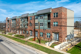 Oak & Fry in Denton, TX - Foto de edificio - Building Photo