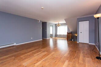 146 Candlewood Dr in South Windsor, CT - Foto de edificio - Building Photo
