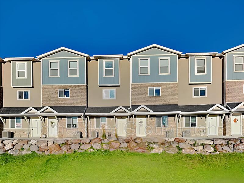 8192 N Boulder Ln in Eagle Mountain, UT - Building Photo