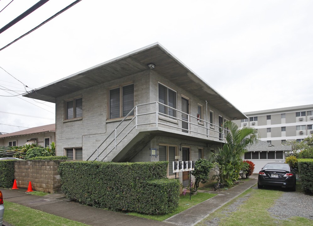 1303 Alexander St in Honolulu, HI - Building Photo