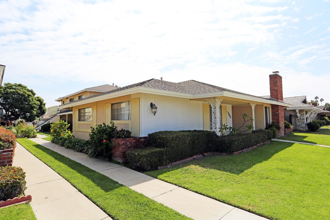 16692 Bartlett Ln in Huntington Beach, CA - Building Photo