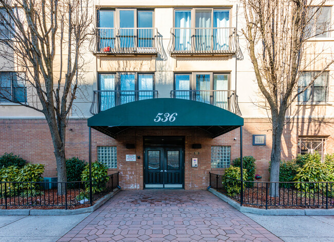 536 Grand St in Hoboken, NJ - Building Photo - Building Photo