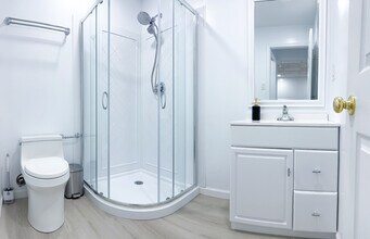 5113 Ravensworth Rd in Annandale, VA - Foto de edificio - Building Photo