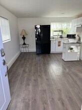 6517 Gazette Ave in Los Angeles, CA - Building Photo - Building Photo