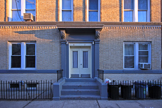 61-31 Madison St in Flushing, NY - Building Photo - Building Photo